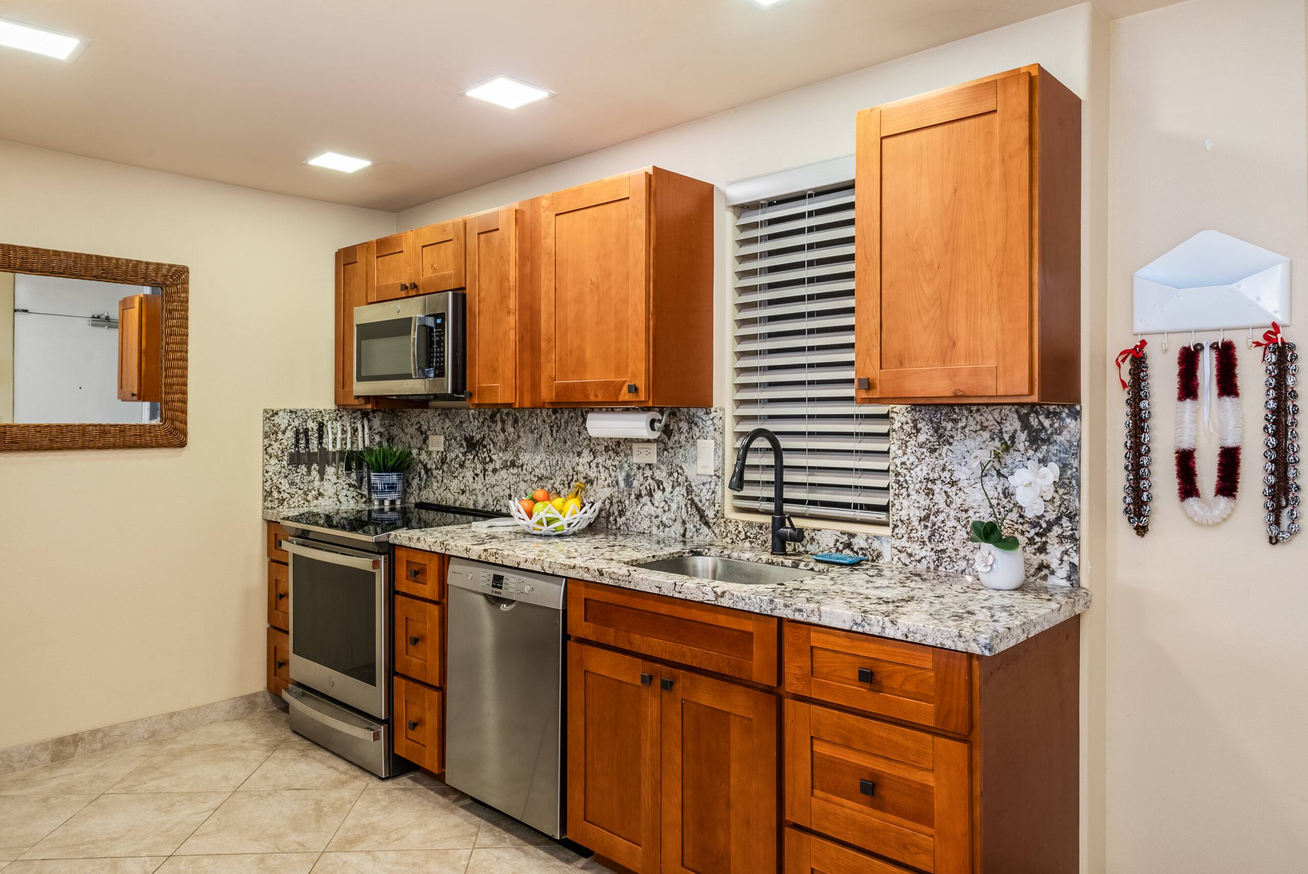 Condo in Lahaina · ★5.0 · 1 bedroom · 2 beds · 1 bath - Image 8