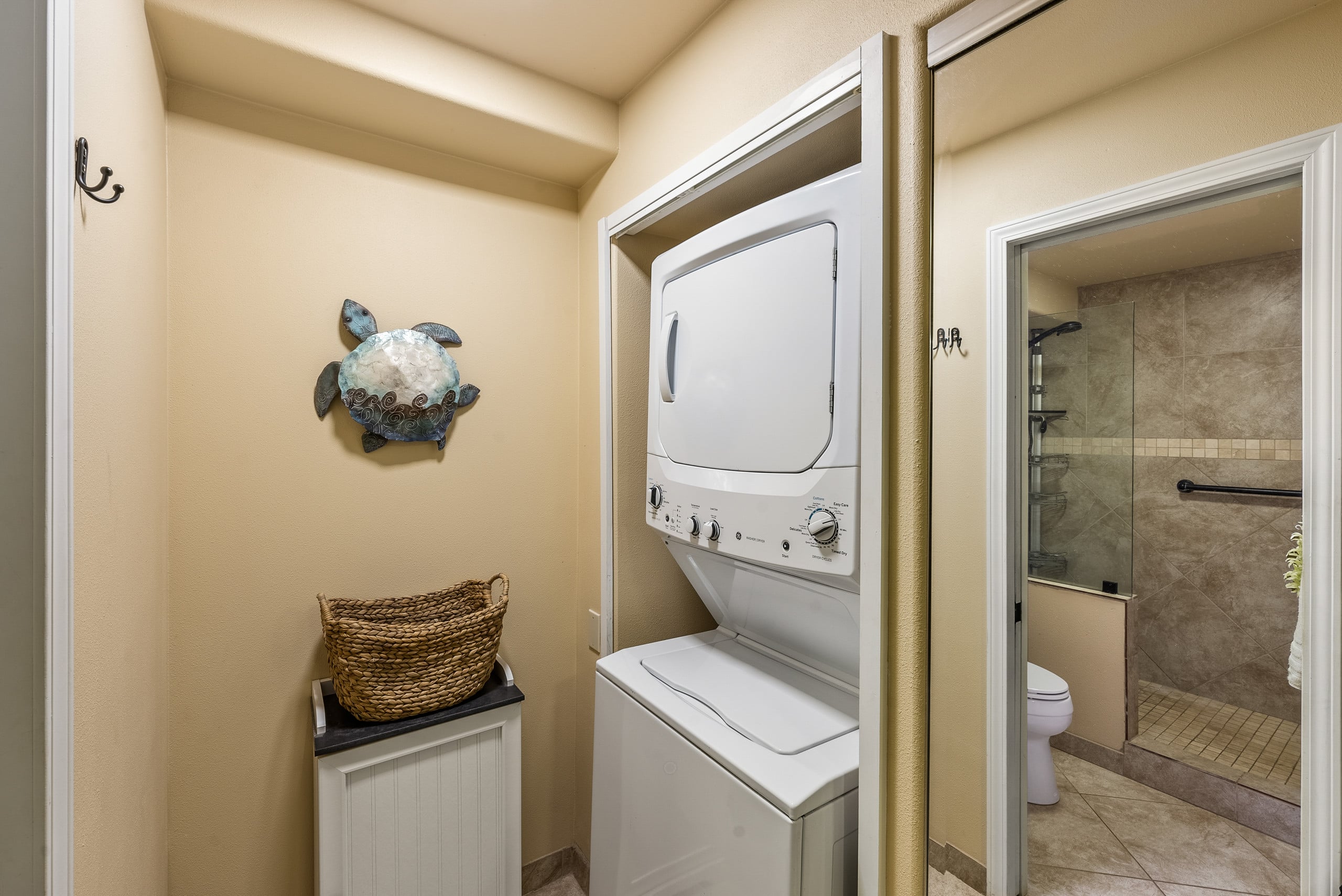 Condo in Lahaina · ★5.0 · 1 bedroom · 2 beds · 1 bath - Image 33