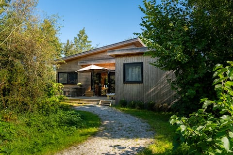 Lakefront Nature House in Friesland: Ljurk