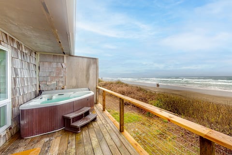 Cape Cod Cottages #9 - Beachfront with Hot Tub!