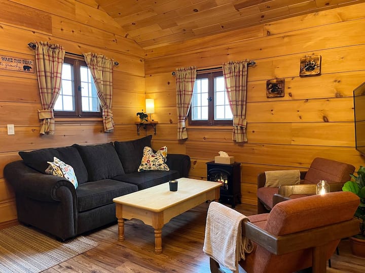 Cozy 2-bedroom Log Cabin Nestled In Radium - Radium Hot Springs