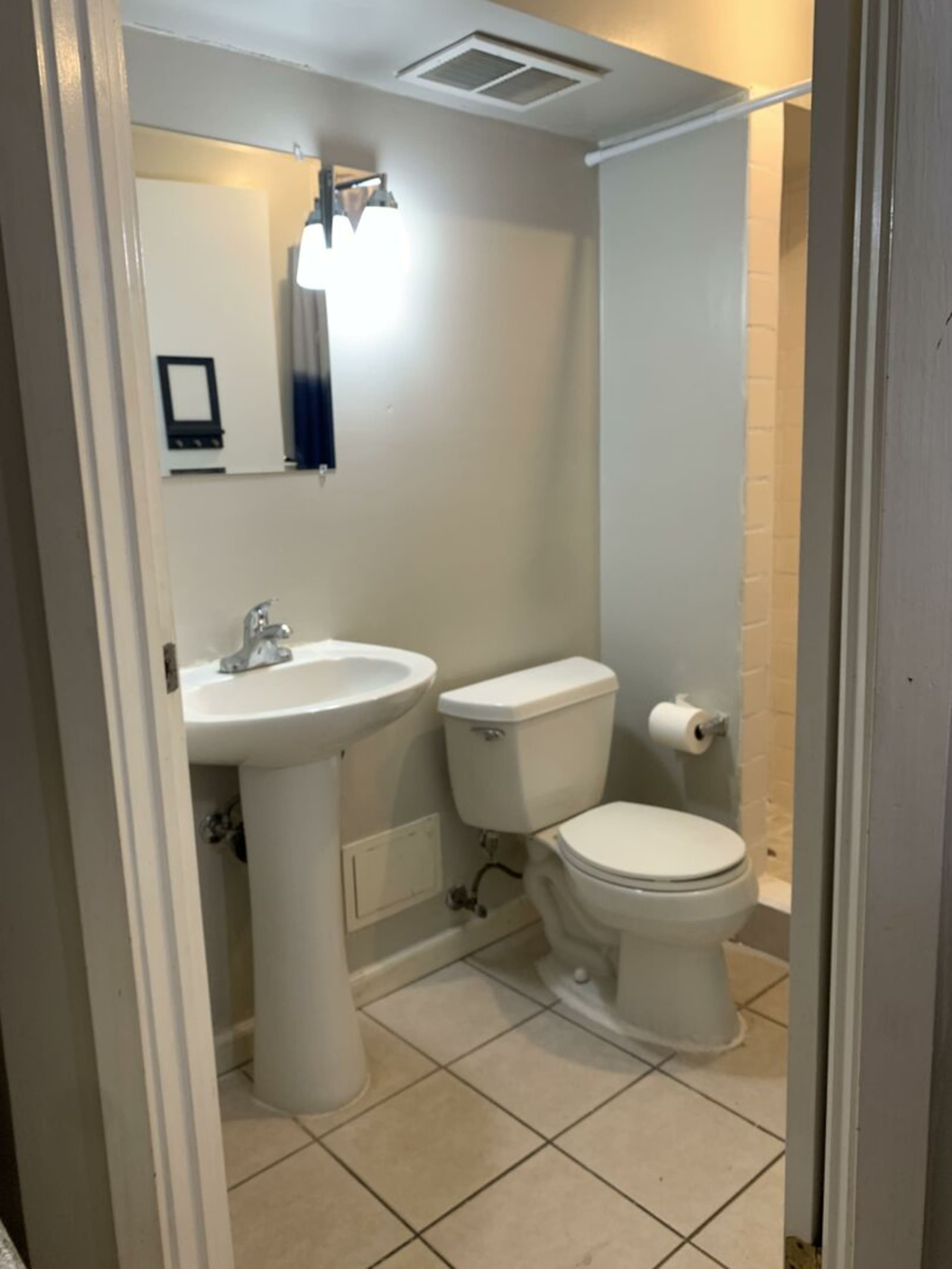 Condo in Honolulu · ★4.58 · 1 bedroom · 1 bed · 1 private bath - Image 11