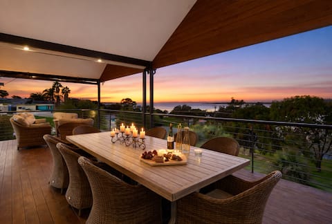Sunset Estuary View *Huge Balcony * Family Retreat