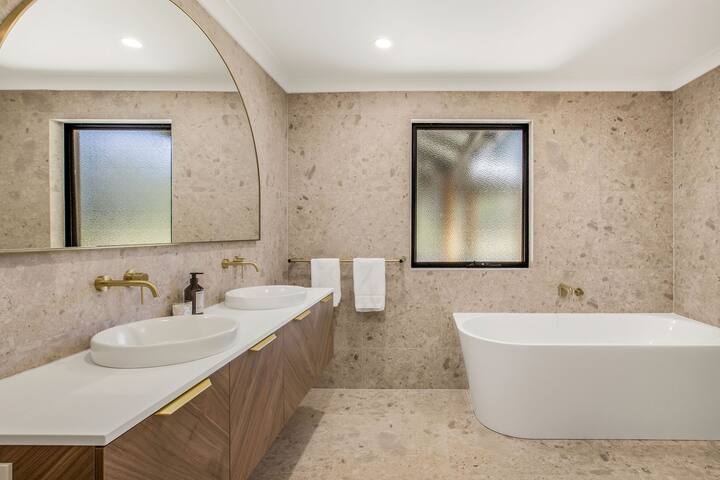 Wisteria Lodge gallery image 5