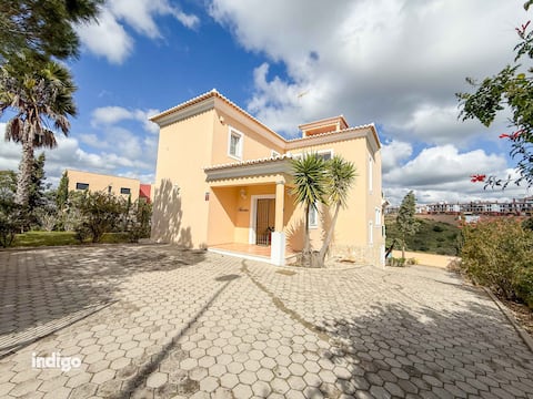 Villa Nosredna 5 Bedroom & Pool Les01