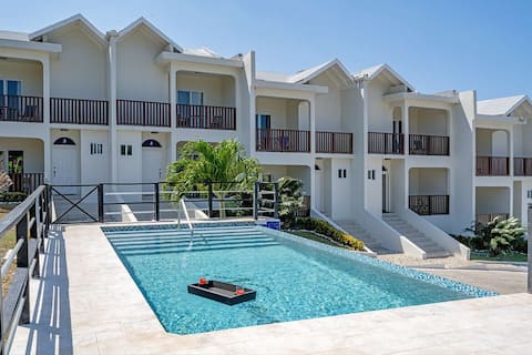 Hospitality Expert CB All: Pool, Beach & Chef