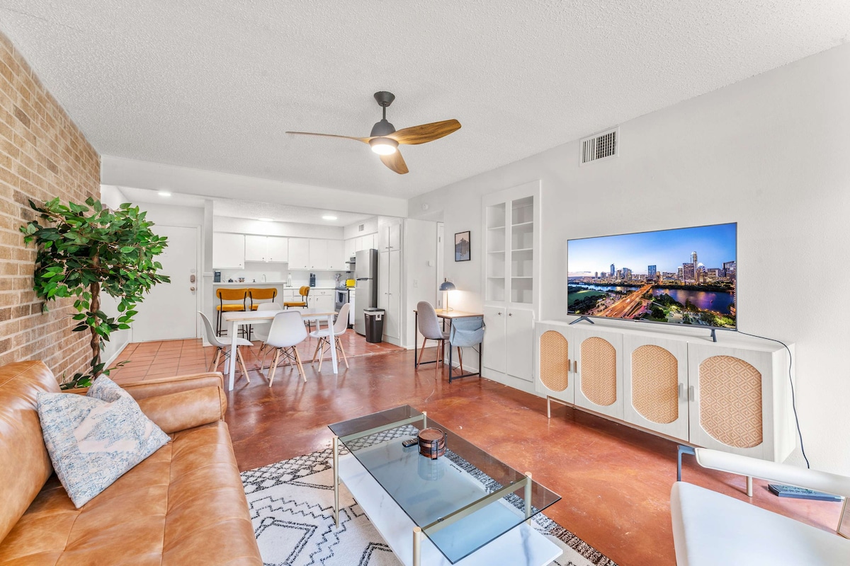 Prime SoCo airy 2BR king suite w/ pool, parking