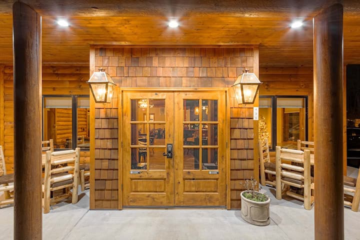 Boutique Hotel - Premium King Room - Gatlinburg, TN