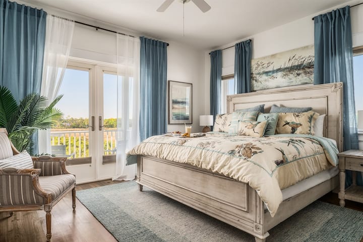 [Master Bedroom] Discover a royal haven in this king bedroom, where comfort reigns supreme and a majestic night's sleep awaits.