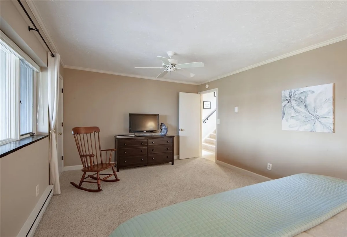 Dhomë gjumi King e nivelit të ulët