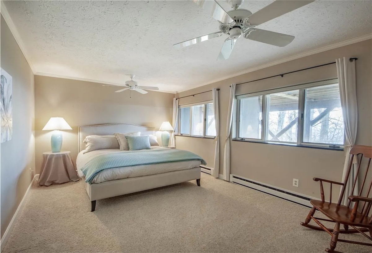 Dhomë gjumi King e nivelit të ulët