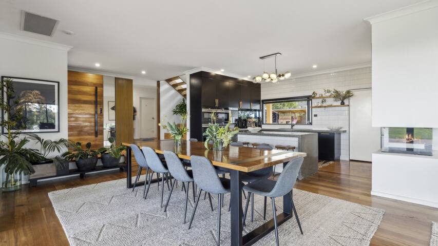 Sapphire Del Mar – Pool Sauna Gym Spa Sleeps 13 gallery image 4