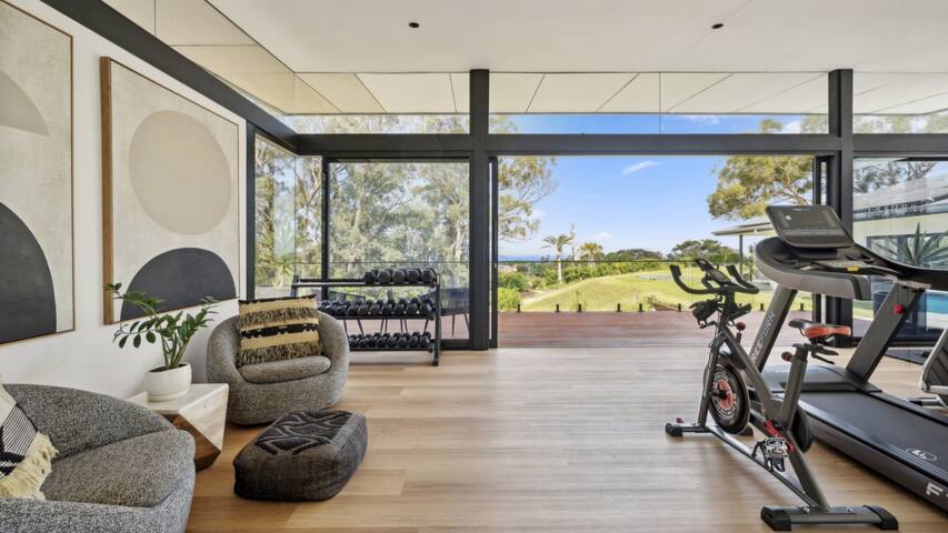 Sapphire Del Mar – Pool Sauna Gym Spa Sleeps 13 gallery image 3