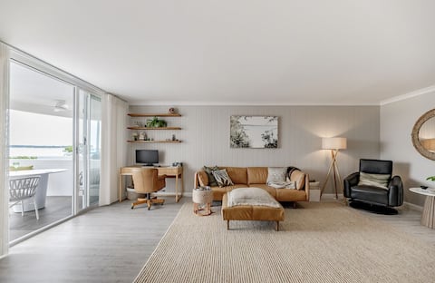 Popular Airbnb listing: The Rivers Edge Retreat - Glistening Blue Views in Noosaville