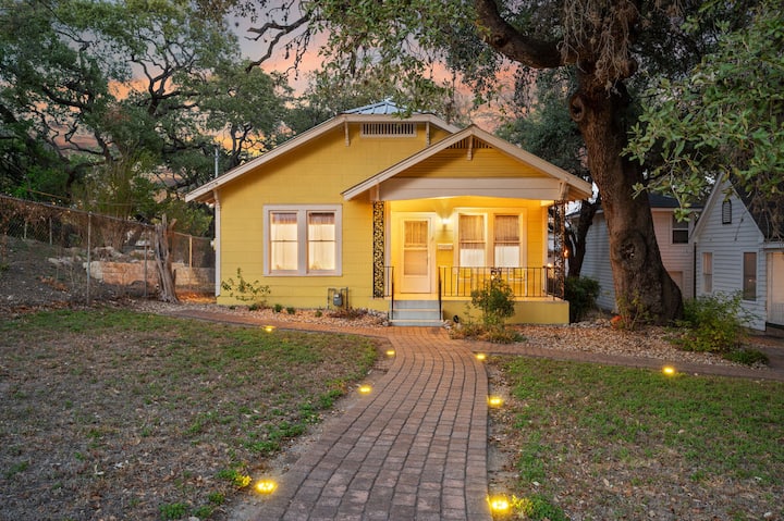 Cozy 2br | 0.2 Miles To Soco | 1 Mile To Downtown - Downtown Austin - Austin