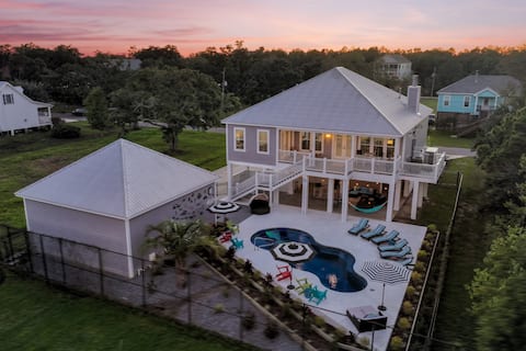 Southern Beach Beauty | 2 Min Walk to Sand