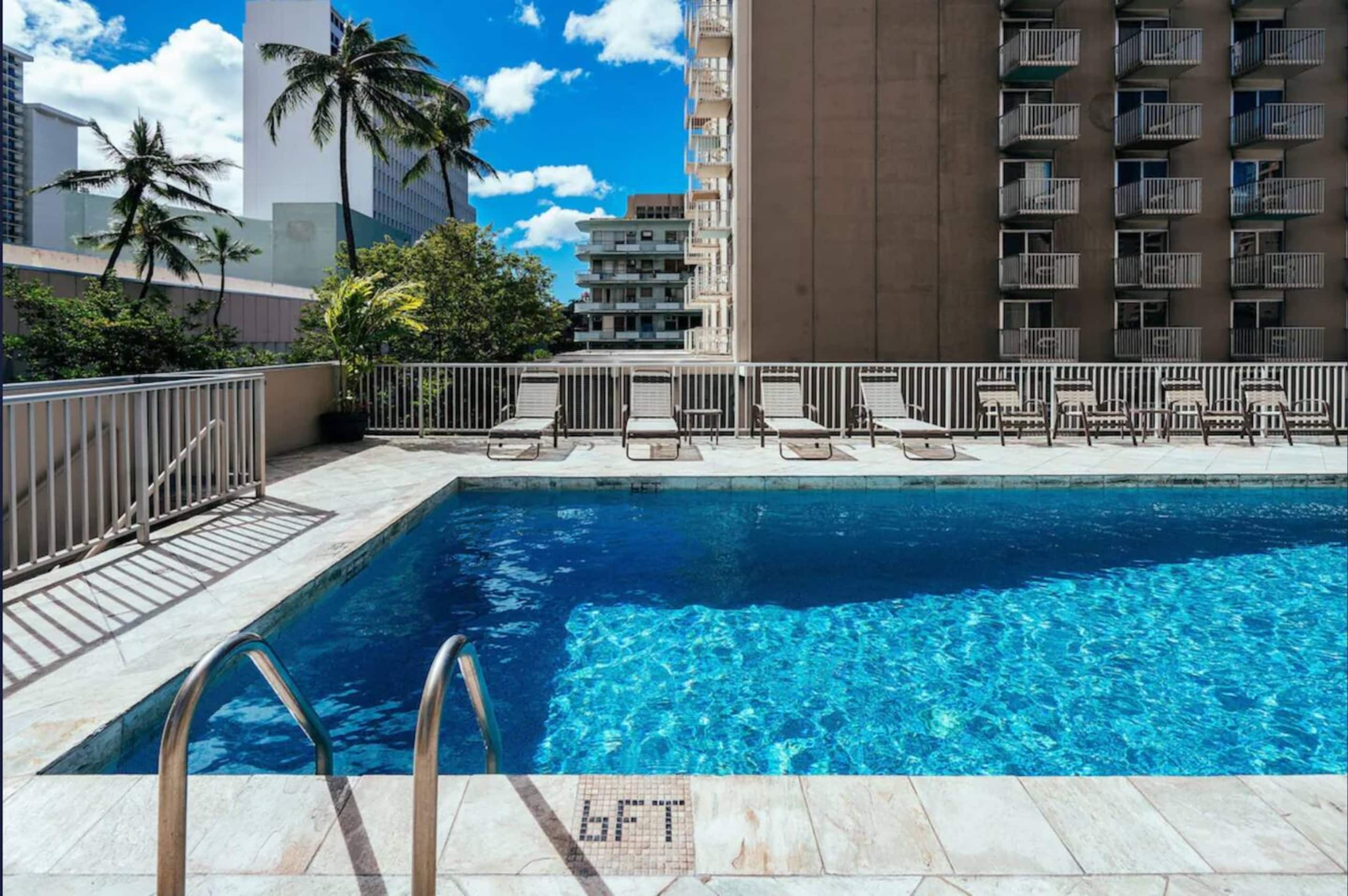 Cozy Studio In Heart Of Waikiki - Free Parking - Image 18