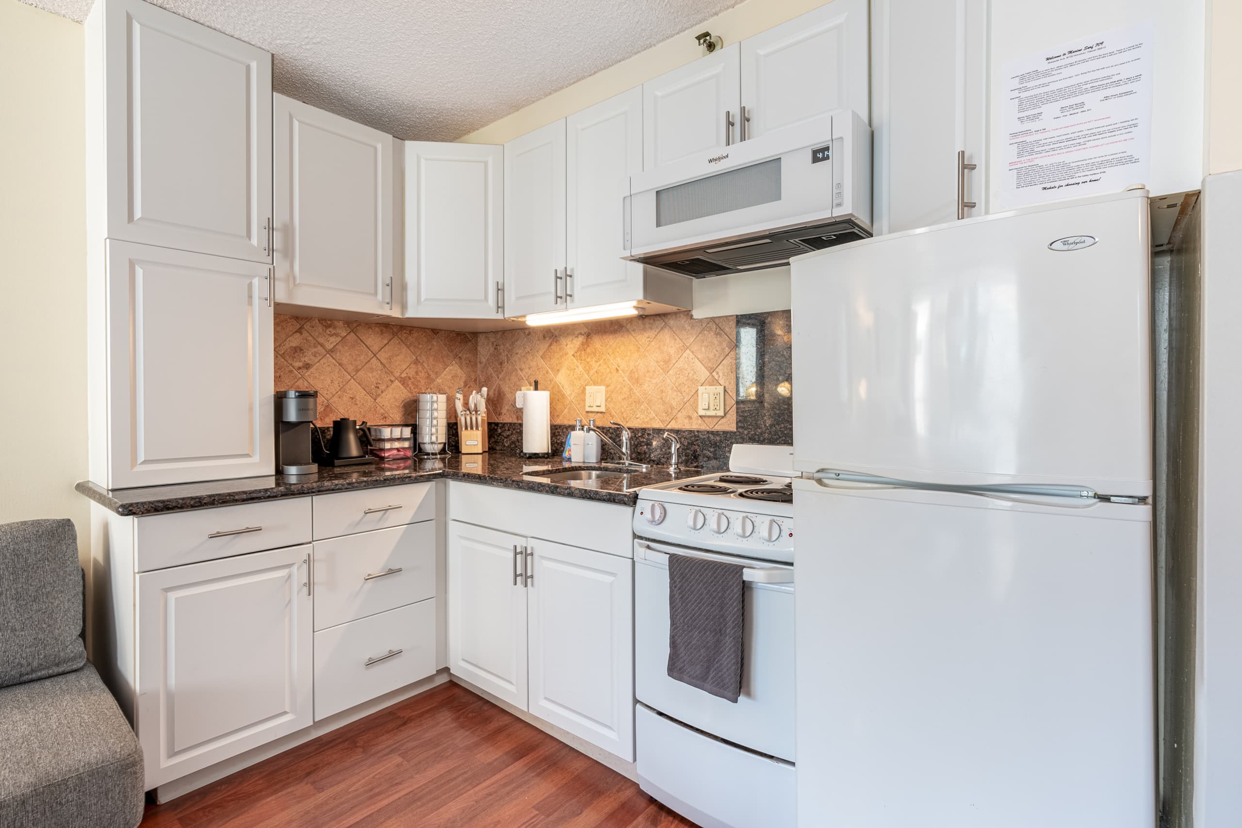 Cozy Studio In Heart Of Waikiki - Free Parking - Image 9