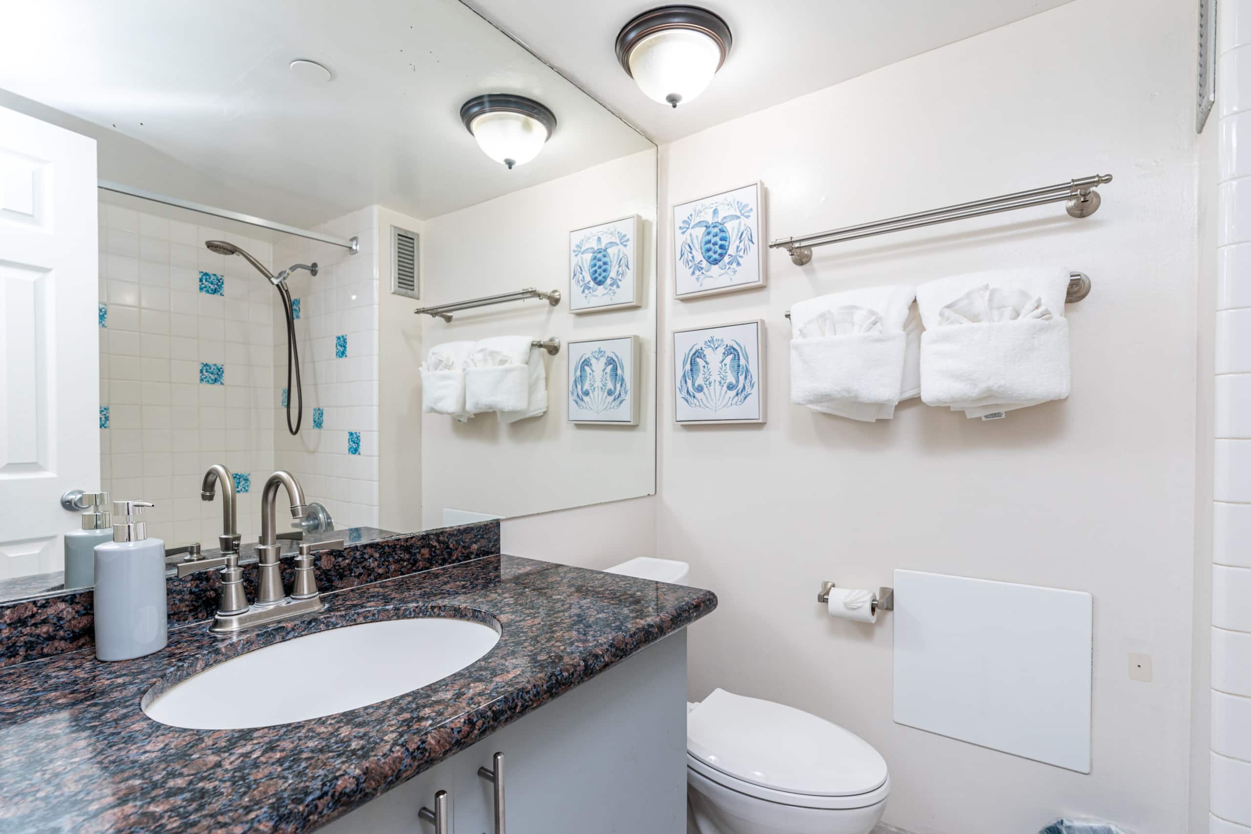 Cozy Studio In Heart Of Waikiki - Free Parking - Image 10