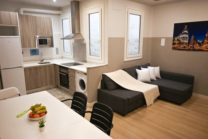 Amplia vivienda céntrica de tres dormitorios gallery image 2