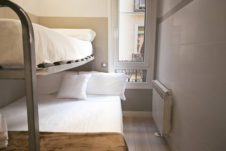 Amplia vivienda céntrica de tres dormitorios gallery image 3