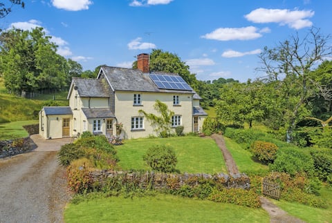 Lower Spire Cottages (sleeps 11)
