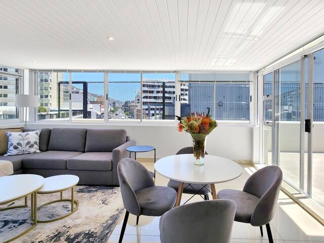 Roof Top Cosy 2 Bed in Seapoint gallery image 2