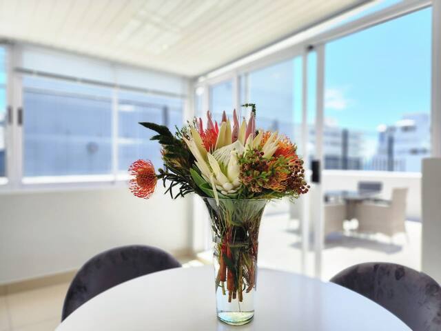 Roof Top Cosy 2 Bed in Seapoint gallery image 4