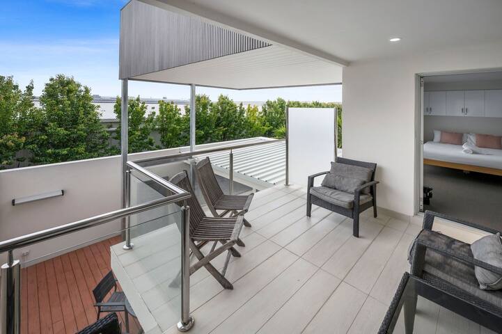 Boston Central 32a gallery image 5