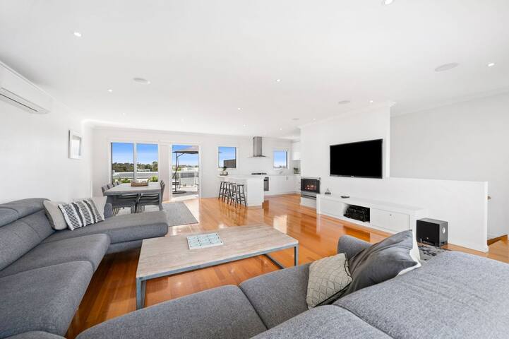 Boston Central 32a gallery image 2