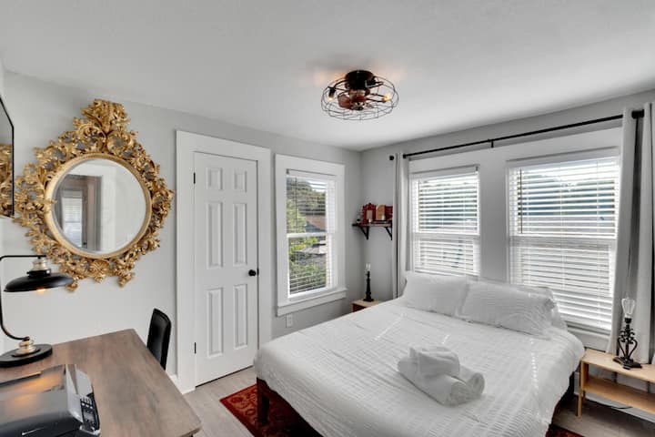 غرفة النوم رقم3 مع مساحة مكتبية (سرير كبير)