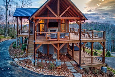 The Dire Wolf at Eagles Nest - hot tub, views