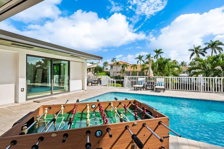 HUGE Heated Pool~Waterfront~BIG Patio + Dock