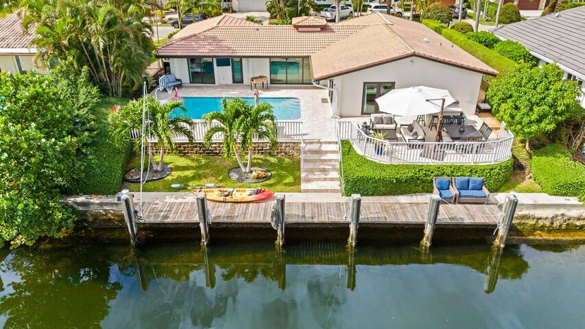 HUGE Heated Pool~Waterfront~BIG Patio + Dock gallery image 3