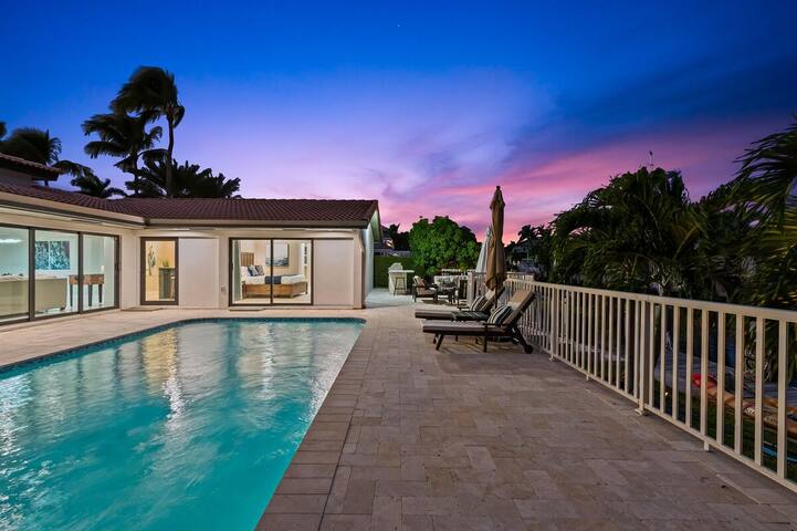 HUGE Heated Pool~Waterfront~BIG Patio + Dock gallery image 2