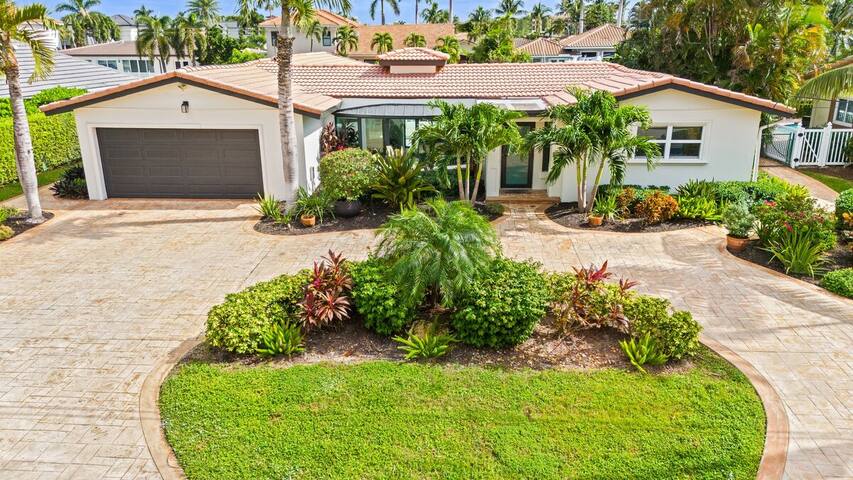 HUGE Heated Pool~Waterfront~BIG Patio + Dock gallery image 4