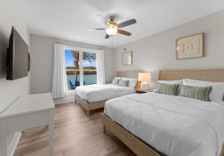 Lower level 2 queen bedroom with en suite bath and TV. 