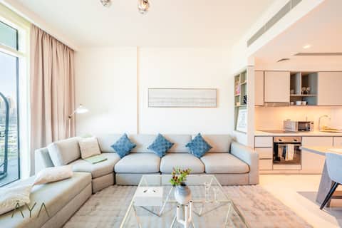 Top Airbnb: Luxurious 2-BR at Sunrise Bay, Emaar Beachfront in Dubai Marina
