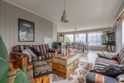 Sundet Lofoten - mountain and sea view