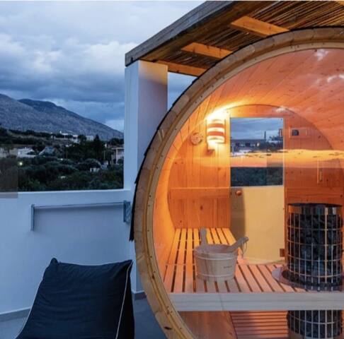 Upscale 3bd BBQ, Sauna, Steps to Beach & Amenities gallery image 2