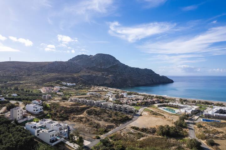 Upscale 3bd BBQ, Sauna, Steps to Beach & Amenities gallery image 5