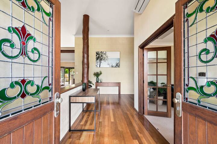 Carinya Cove – pool, pet friendly, fireplace gallery image 4