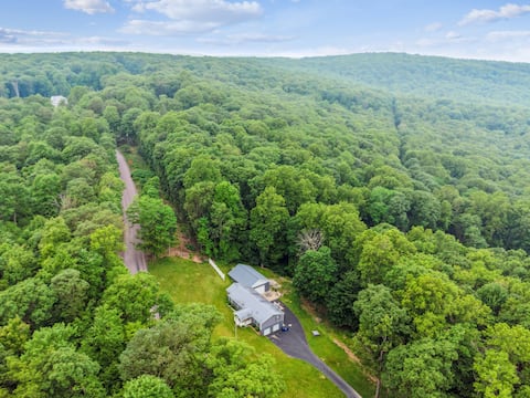 Ohiopyle, Sleeps 14 / 8 Bed, 4BR, FirePit, HotTub