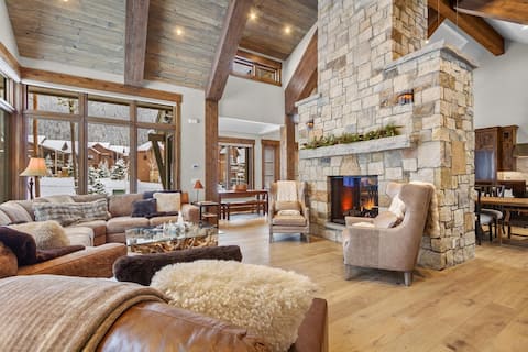 Timberline Lodge - Hot Tub! Fire Pit! Fireplace!