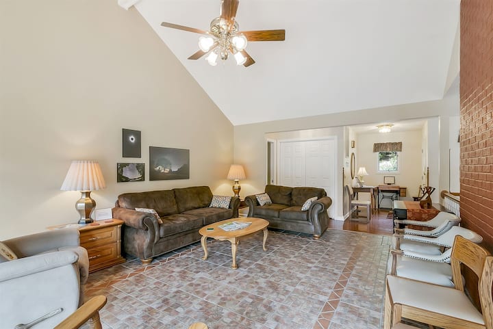 Triggwood Retreat • 5br Peaceful Escape - Cadiz, KY