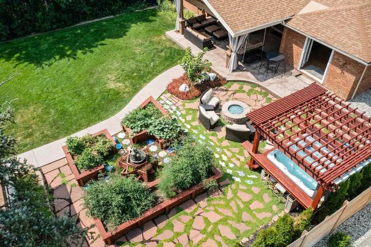 Hot Tub, Firepit, Backyard Oasis- Pet Friendly! gallery image 5
