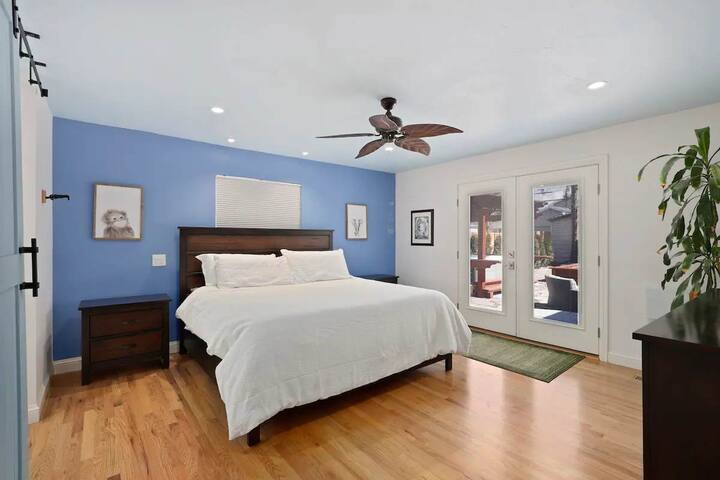 Hot Tub, Firepit, Backyard Oasis- Pet Friendly! gallery image 3