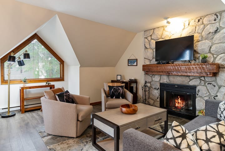 2br Cozy Central Townhouse | Mountain Views - Whistler