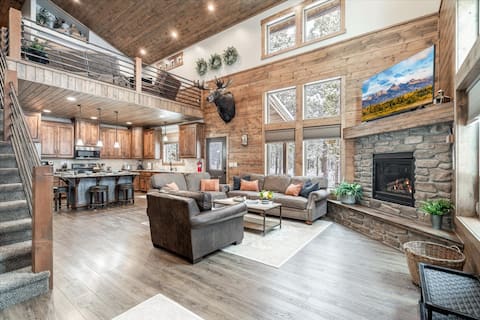 Henry's Lake Hideaway • Hot Tub + Dock + Views