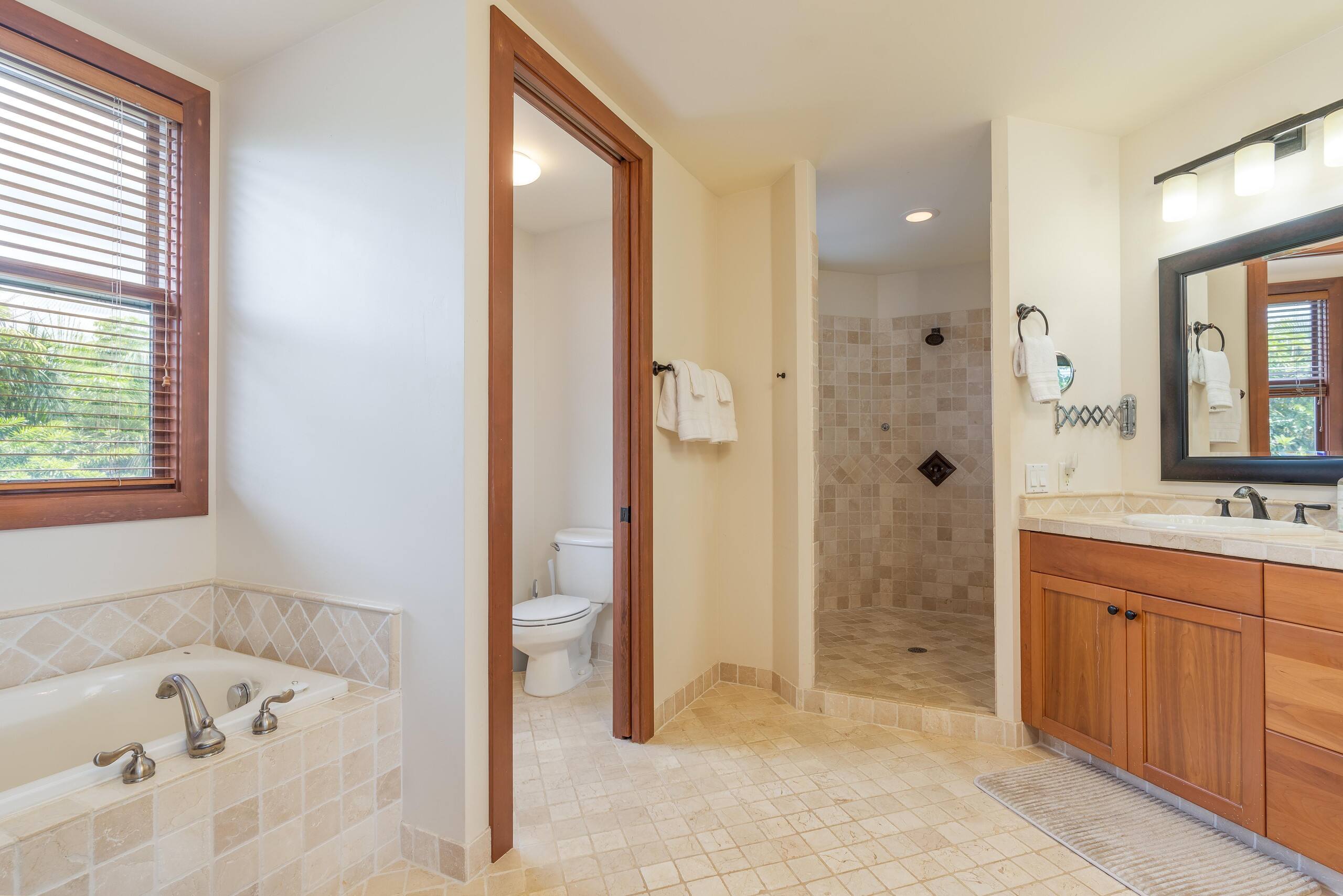 Home in Princeville · ★4.67 · 4 bedrooms · 4 beds · 2 baths - Image 12